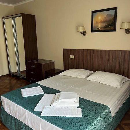 Guest House Ritsa Гагра Екстериор снимка