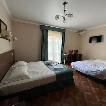 Guest House Ritsa Гагра Екстериор снимка
