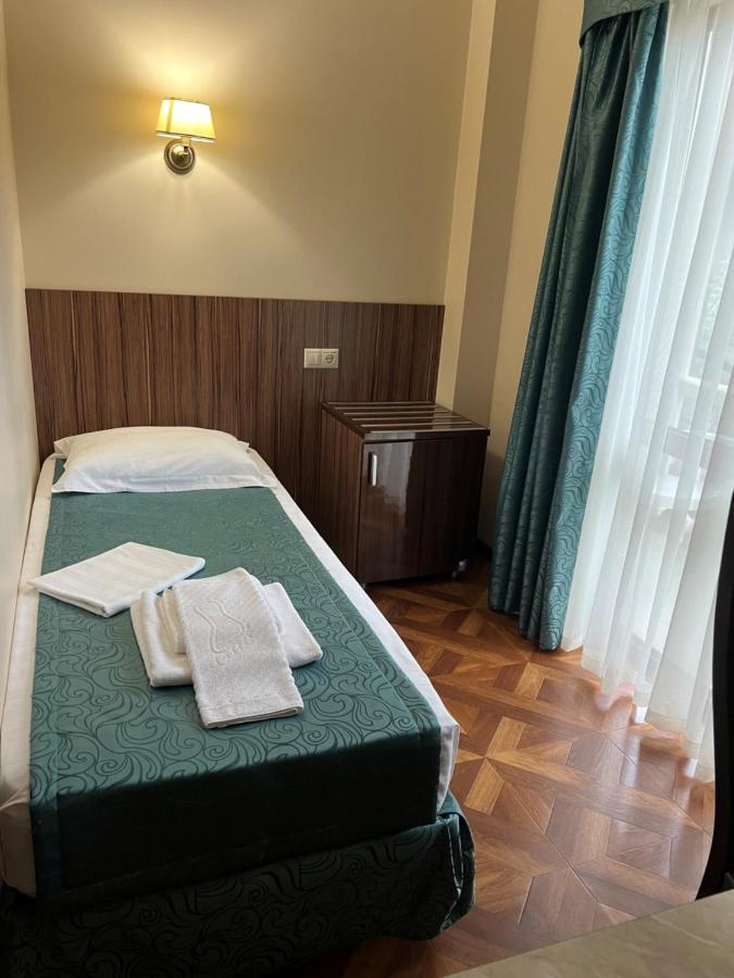 Guest House Ritsa Гагра Екстериор снимка